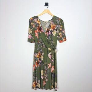 Gilli‎ Midi Wrap Tie Dress Green Floral Print Short Sleeve Medium Boho Feminine
